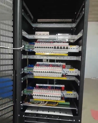 Kundenspezifisches Großsystem 48V 1000A Großanlage FP2 49V 48KW 2ph 240Vac 2L+N+PE