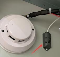 Maßgeschneidertes 14-HE-Außenschrankgehäuse aus verzinktem Stahl mit 1,5 mm Dicke und 1500-W-Klimaanlage für die Batteriespeicherung von Telekommunikationsstationen